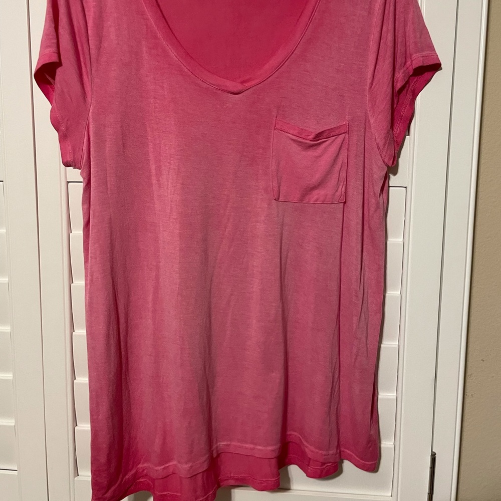 ❤️‍🔥$5❤️‍🔥Extremely soft and cozy large pink tee